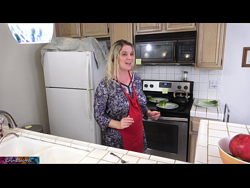 ❤️ Stepmom Mëllech him an der Kichen virun sengem Datum Fucking Video op Porno lb.passionateembracespotlight.ru ❌️❤