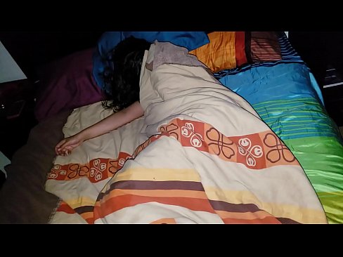 ❤️ Stiefson beréiert seng jonk Stéifmamm wärend hatt schléift. Fucking Video op Porno lb.passionateembracespotlight.ru ❌️❤